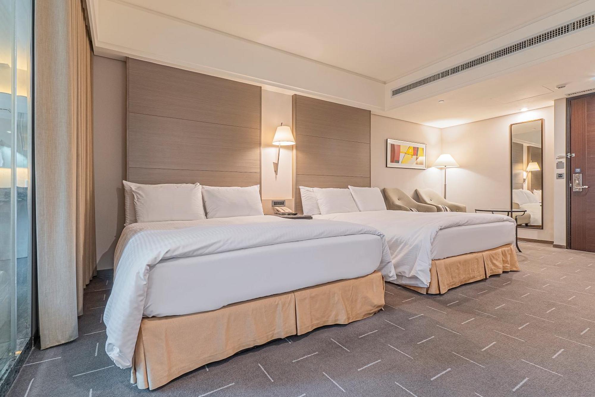 Check Inn Select Taichung Dadun Exterior photo