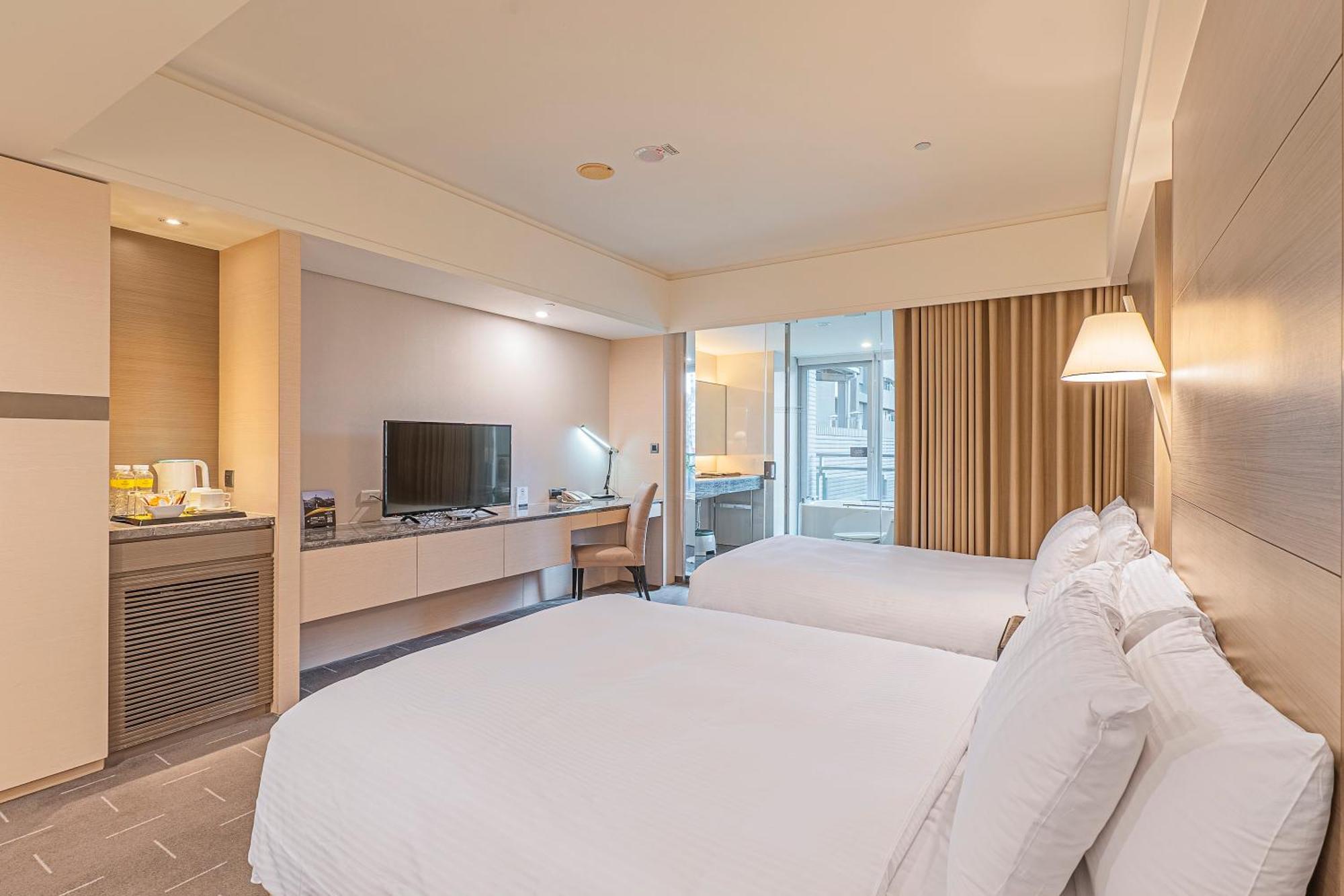 Check Inn Select Taichung Dadun Exterior photo